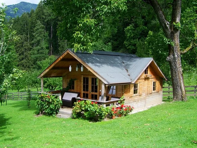 Small house living - Living in a small small house with kids is possible with just a little planning!