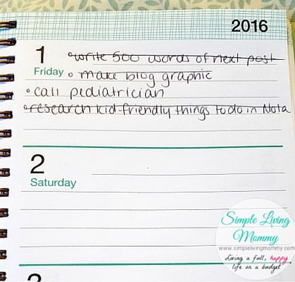 Do you start using planners only to abandon them a few weeks later? This mom gives her version of a simple planner that you can actually stick to I can't believe getting organized is this simple!